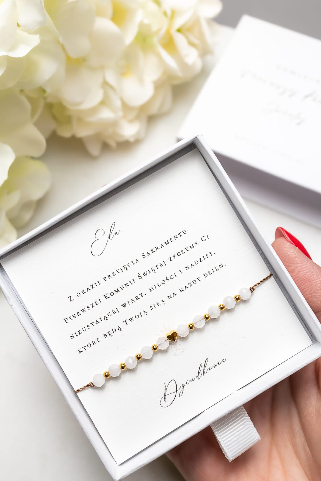 Biżuteria na Komunię Świętą – subtelna bransoletka dla dziecka